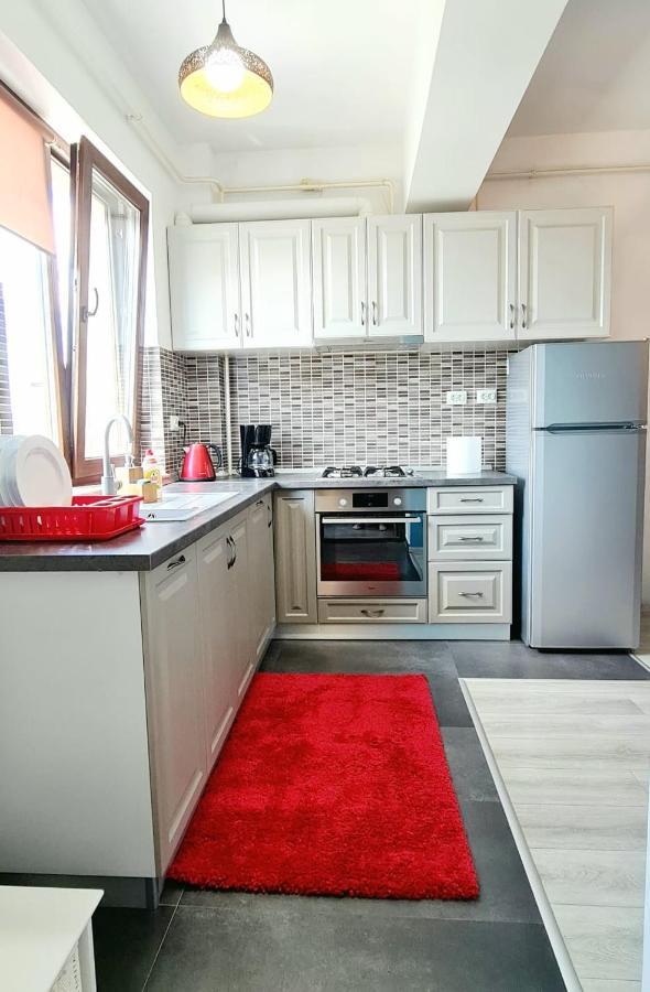 Palas View Apartments Near Palas Mall Яш Екстериор снимка