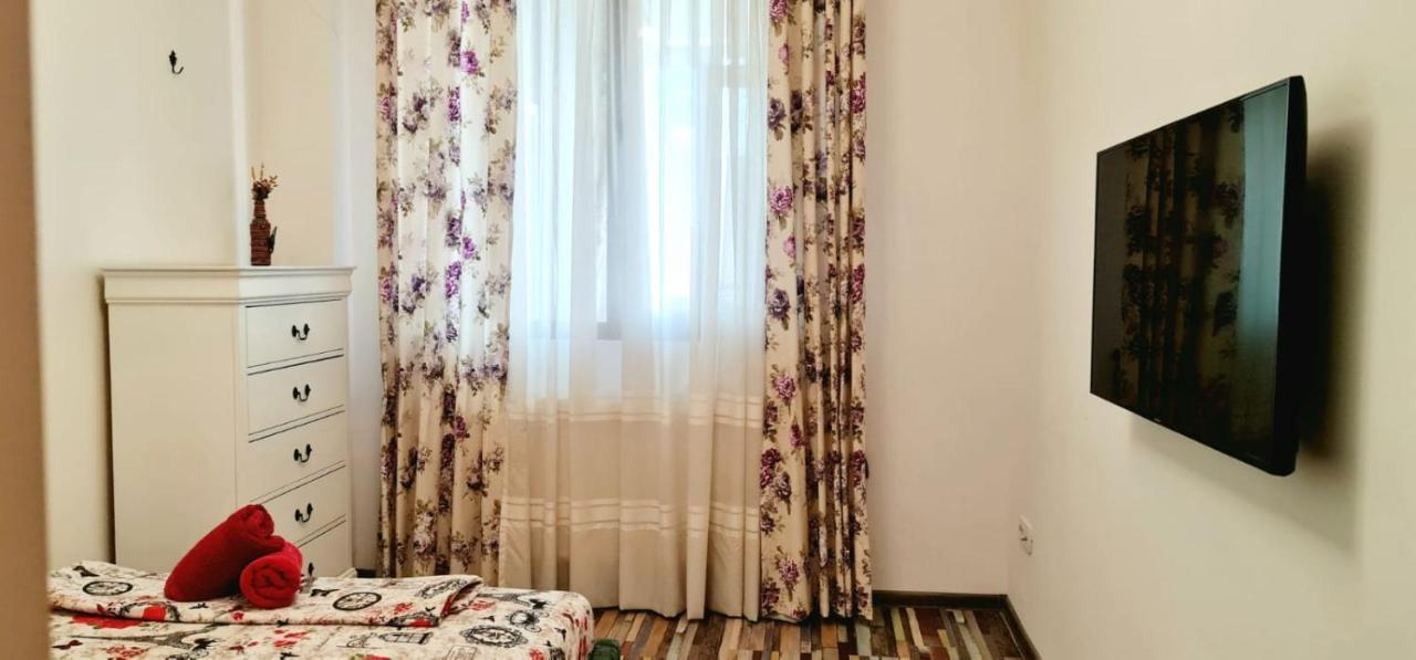 Palas View Apartments Near Palas Mall Яш Екстериор снимка